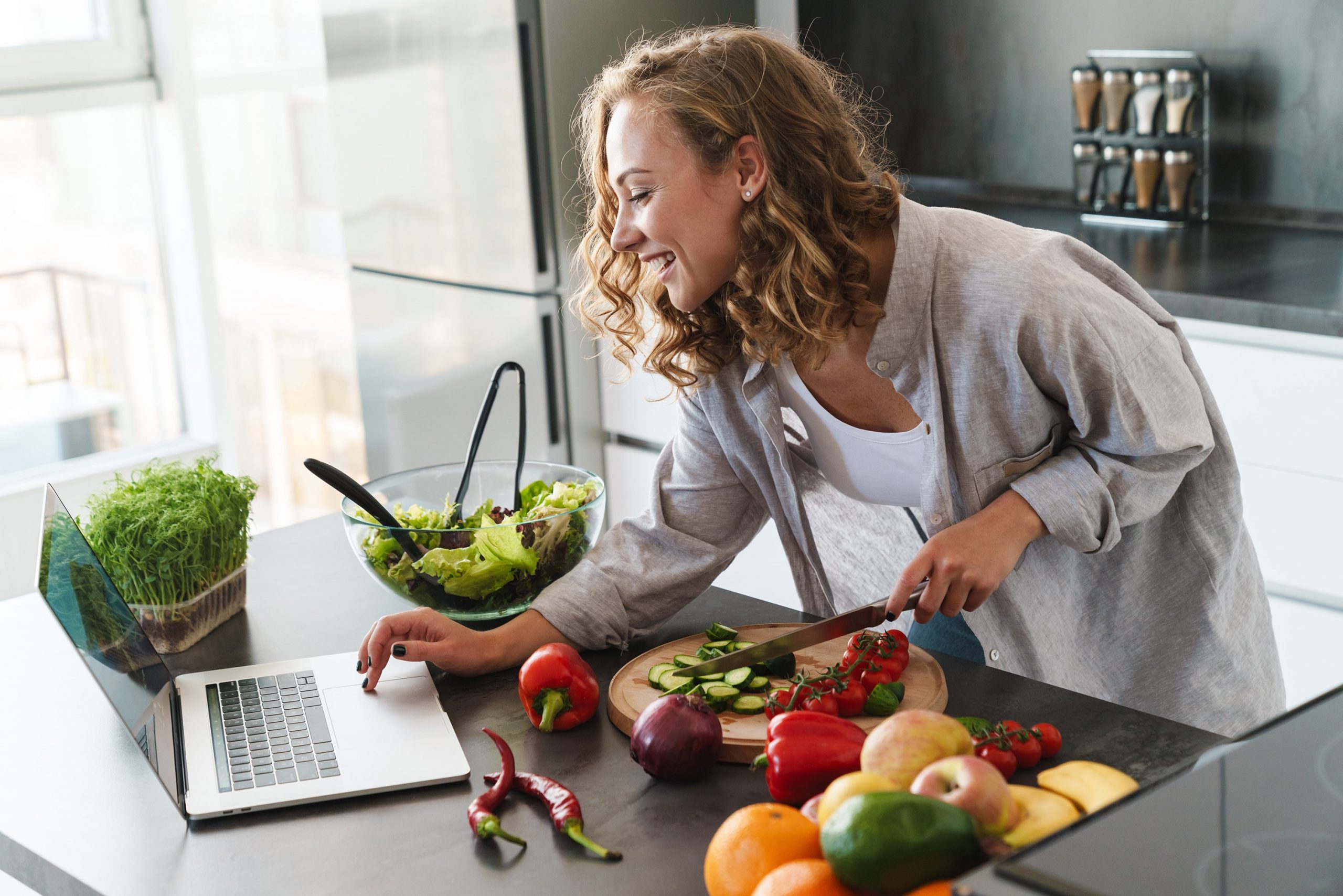 Read more about the article STAYING HEALTHY WHILE WORKING FROM HOME